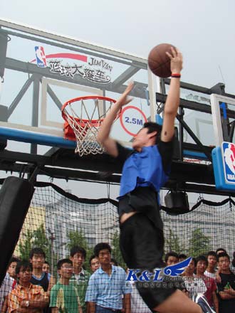 称两人